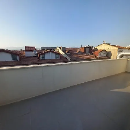 Plaza Apartment *